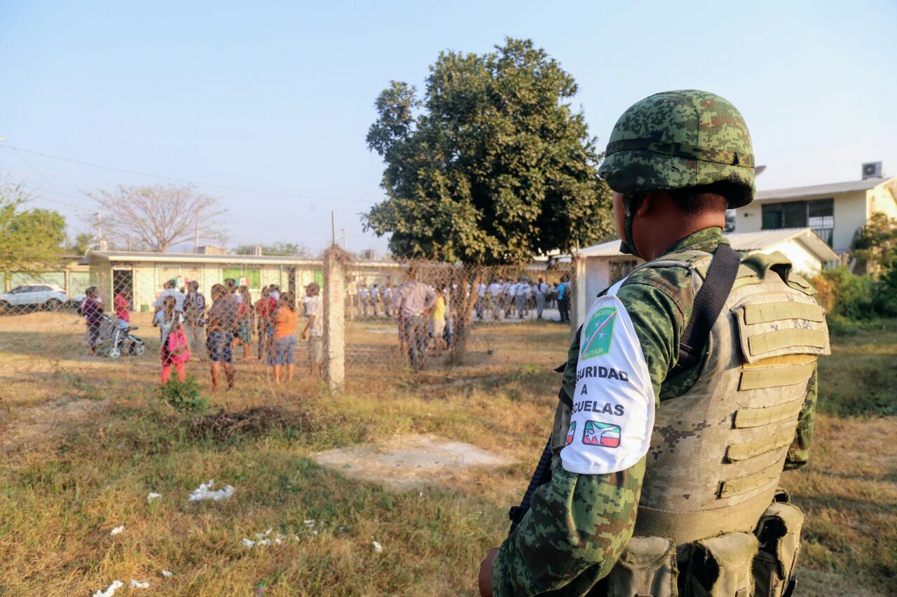 EJÉRCITO Y POLICÍA ESTATAL REFUERZAN SEGURIDAD EN 70 ESCUELAS DE ZAPATA Y RENA