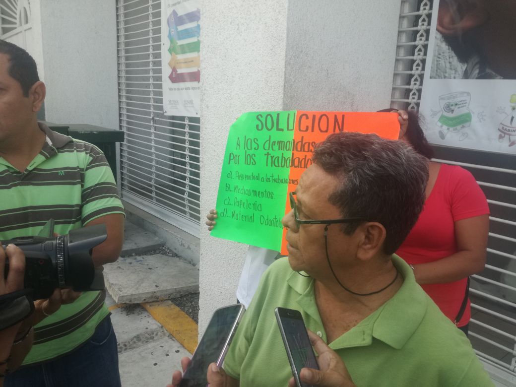 PERSONAL DE SALUD SE MANIFIESTA POR CARENCIAS Y FALTA DE PAGOS PERSONAL DE SALUD SE MANIFIESTA POR CARENCIAS Y FALTA DE PAGOS