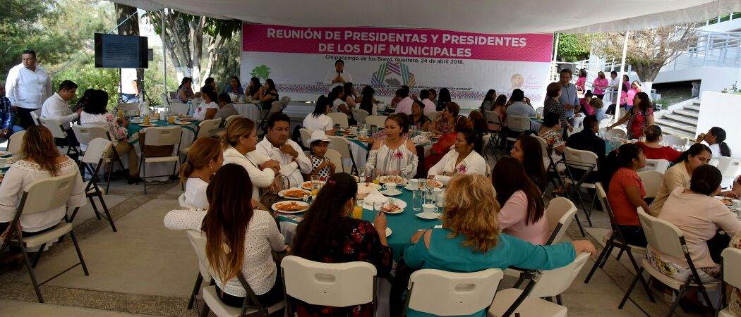 DAN PLÁTICAS A JÓVENES PARA DISMINUIR INDICES DE EMBARAZOS DAN PLÁTICAS A JÓVENES PARA DISMINUIR INDICES DE EMBARAZOS