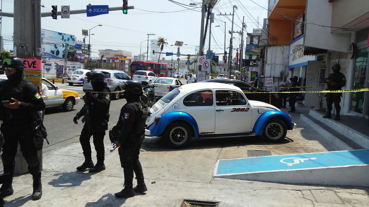 ROBO DE UN TAXI PROVOCA BALACERA EN COSTERA