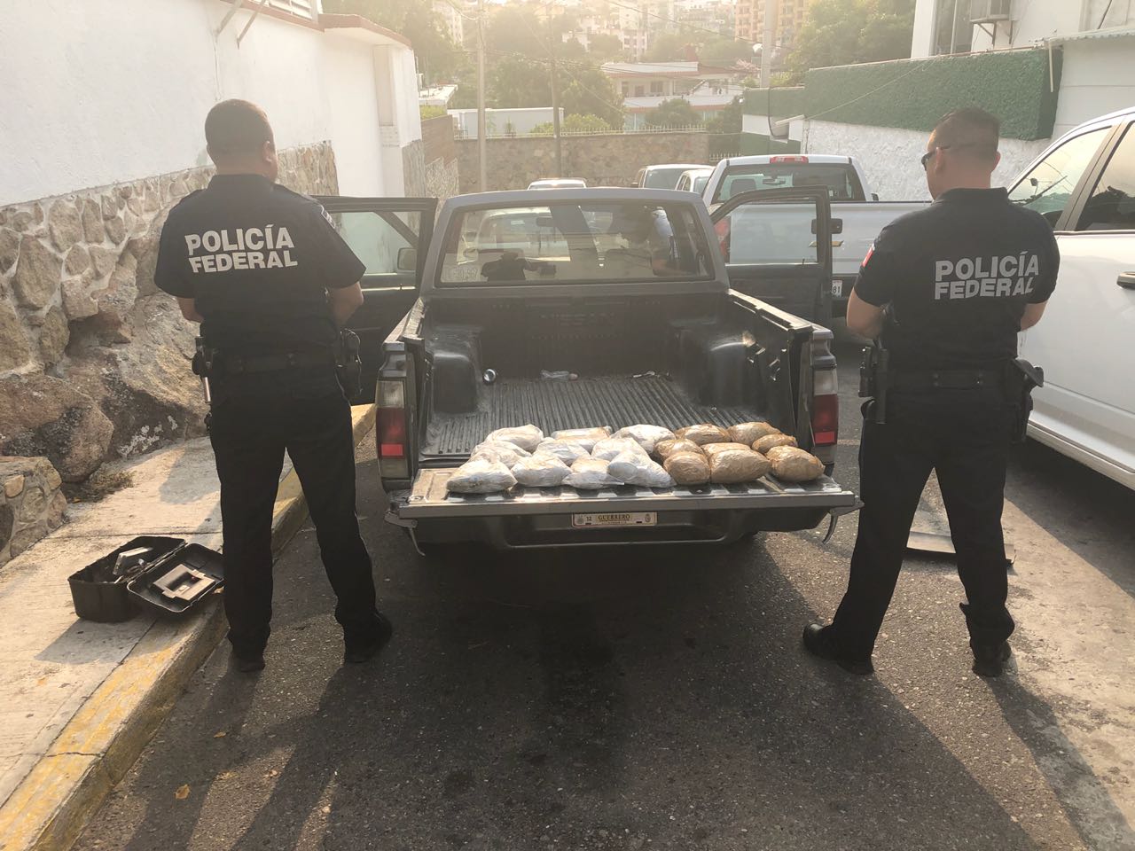 PF DETIENE A 2 PERSONAS QUE TRANSPORTABAN EN CAMIONETA 30 KG DE HEROÍNA PF DETIENE A 2 PERSONAS QUE TRANSPORTABAN EN CAMIONETA 30 KG DE HEROÍNA