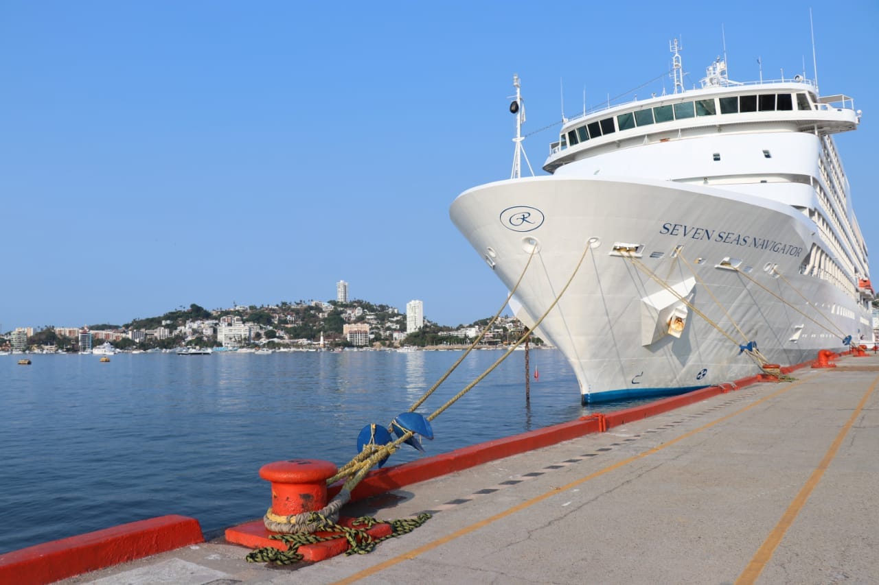 ARRIBÓ AL PUERTO EL CRUCERO SEVEN SEAS NAVIGATOR; TRAE ABORDO 799 PERSONAS