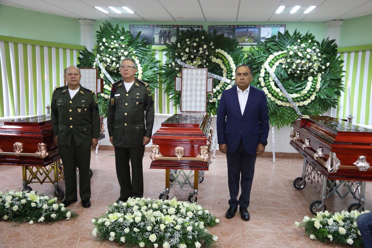 RINDE ASTUDILLO HOMENAJE A ELEMENTOS DE LA SEDENA CAÍDOS EN COYUCA DE CATALÁN