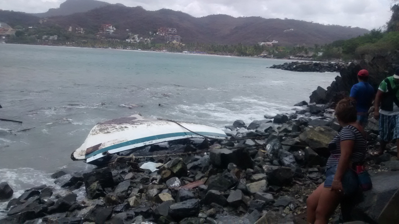 “BUD” DESTRUYE VELERO Y PALAPAS EN IXTAPA-ZIHUATANEJO