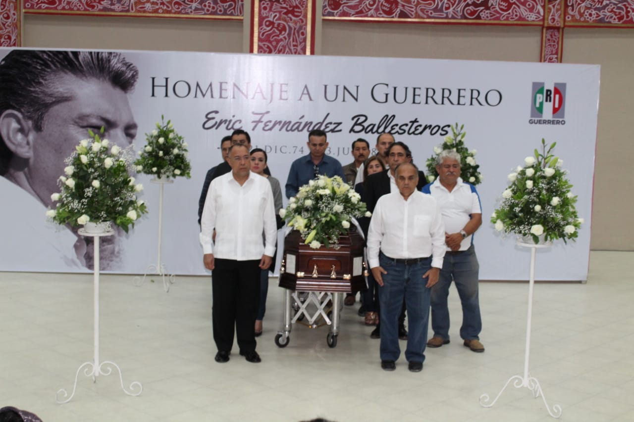 PRIÍSTAS DESPIDEN CON EMOTIVO HOMENAJE A ERIC FERNÁNDEZ