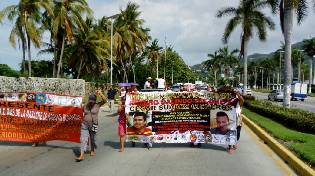 MARCHAN A 23 AÑOS DE MASACRE DE AGUAS BLANCAS