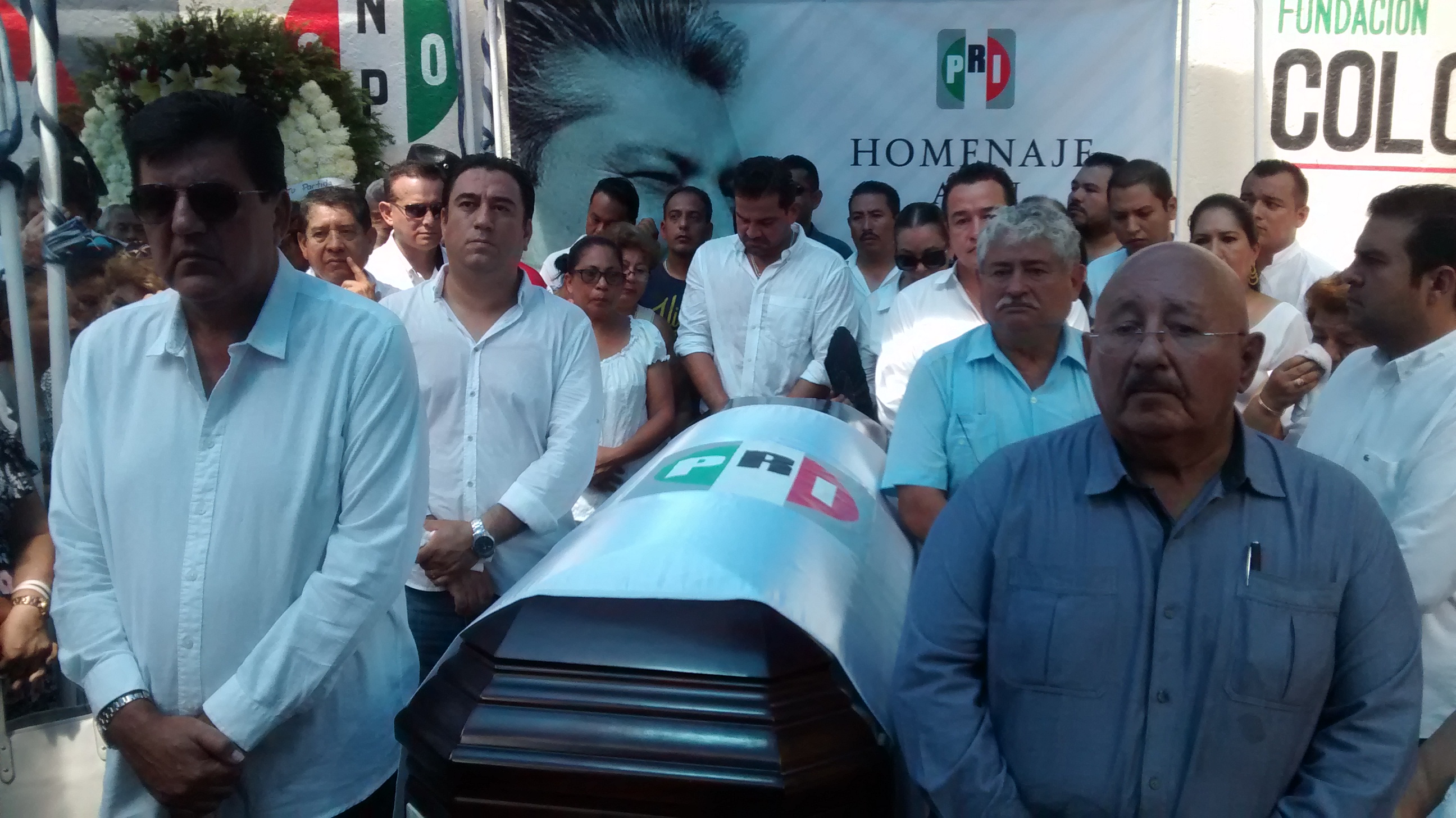 MILITANCIA DEL PRI Y GOBERNADOR DESPIDEN A EX PRESIDENTE ERIC FERNANDEZ BALLESTEROS EN ZIHUATANEJO