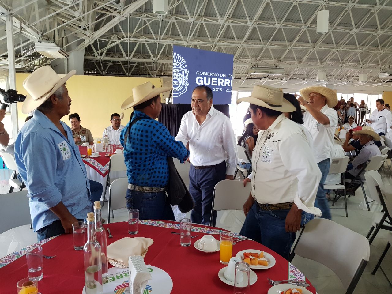 SE COMPROMETE ASTUDILLO A SEGUIR IMPULSANDO Y FORTALECIENDO EL MEZCAL GUERRERENSE