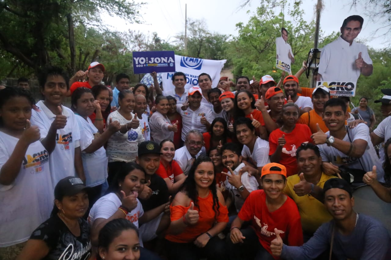 JACKO BADILLO DARÁ APOYO EN EL CAMPO Y MADRES SOLTERAS EN TUNCINGO