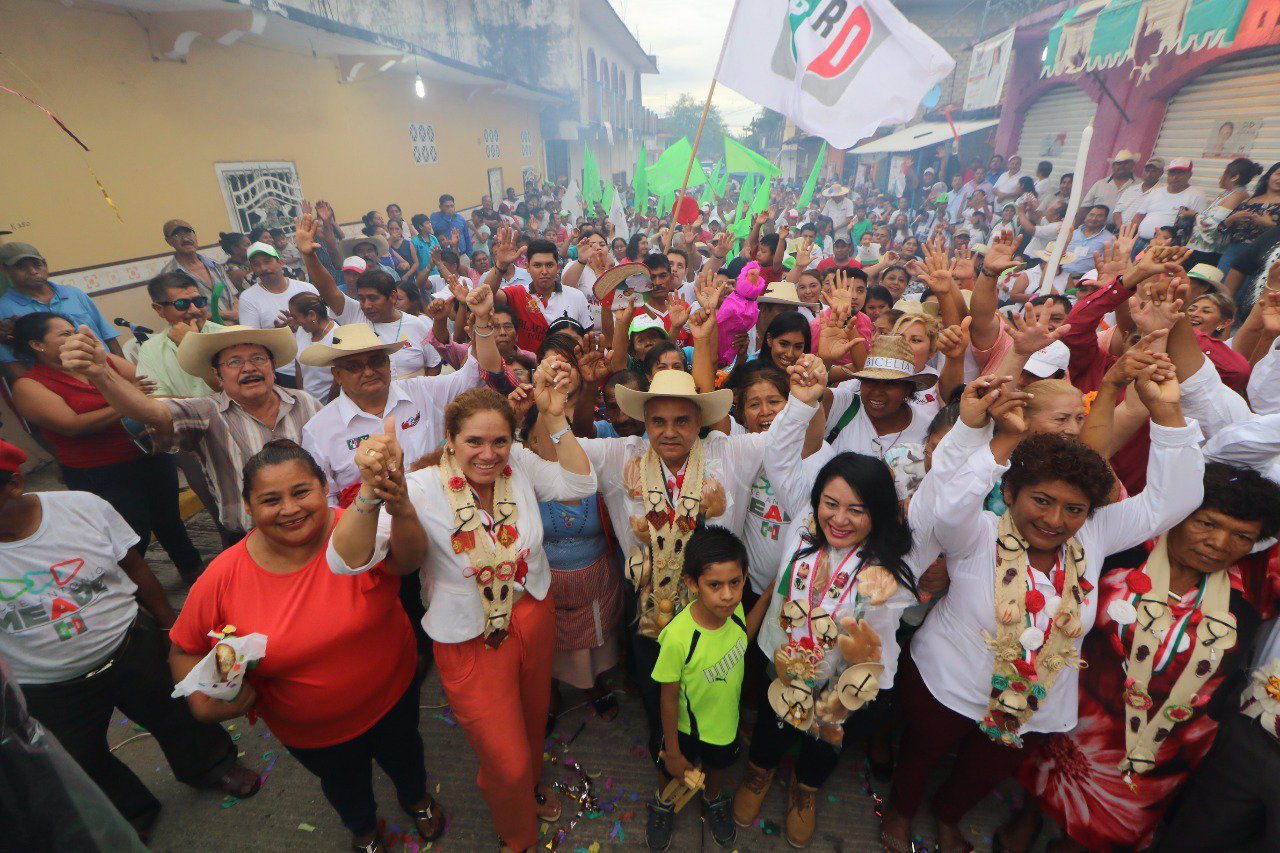 RECIBE LA GENTE DE TIERRA CALIENTE A MANUEL AÑORVE CON MUESTRAS DE CARIÑO Y CONFIANZA