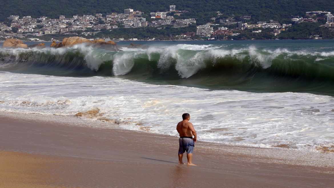 130 NEGOCIOS AFECTADOS EN GUERRERO POR MAR DE FONDO