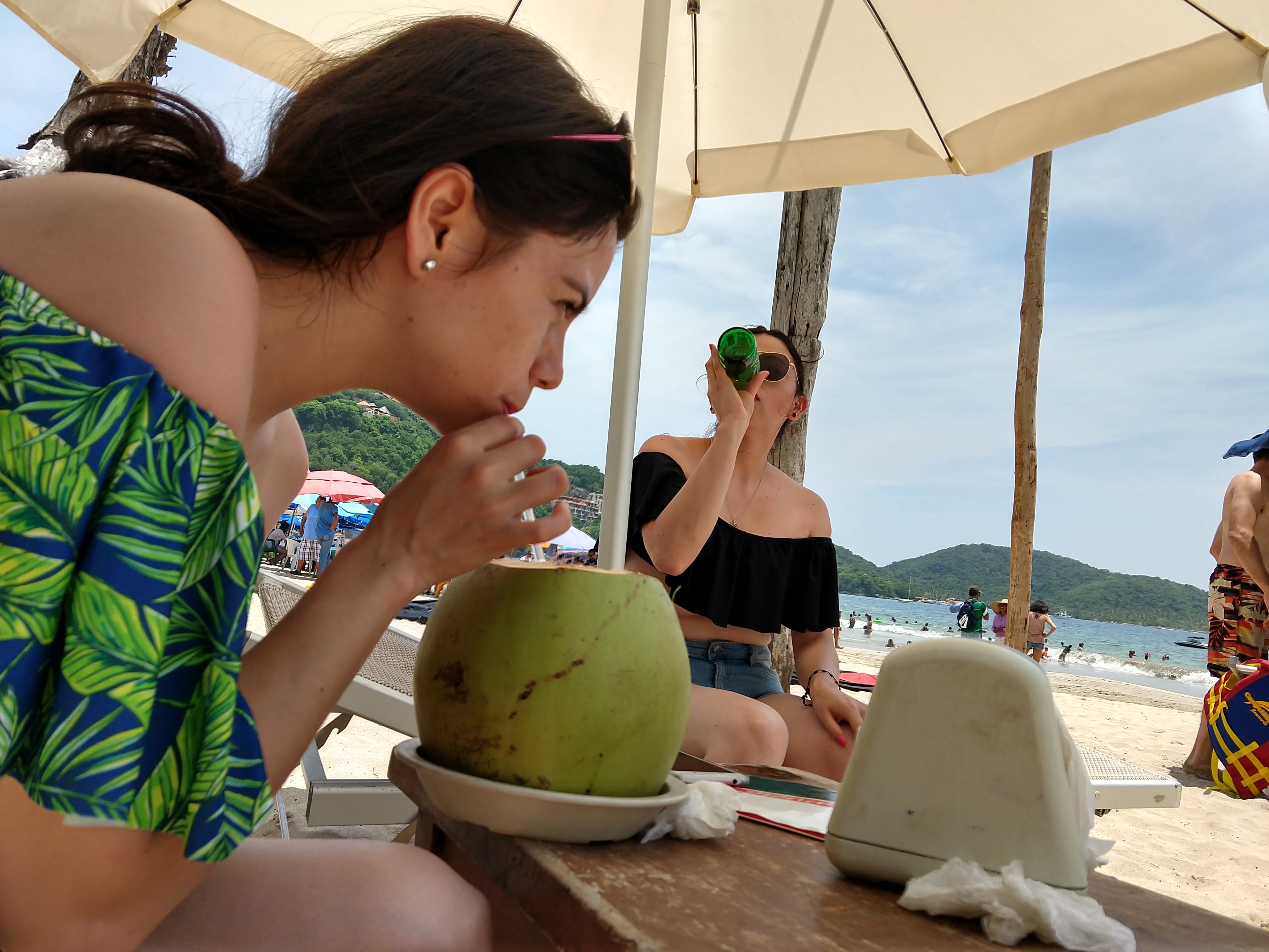 TURISTAS DISFRUTAN PESE A “EMERGENCIA EXTRAORDINARIA” POR ALTAS TEMPERATURAS