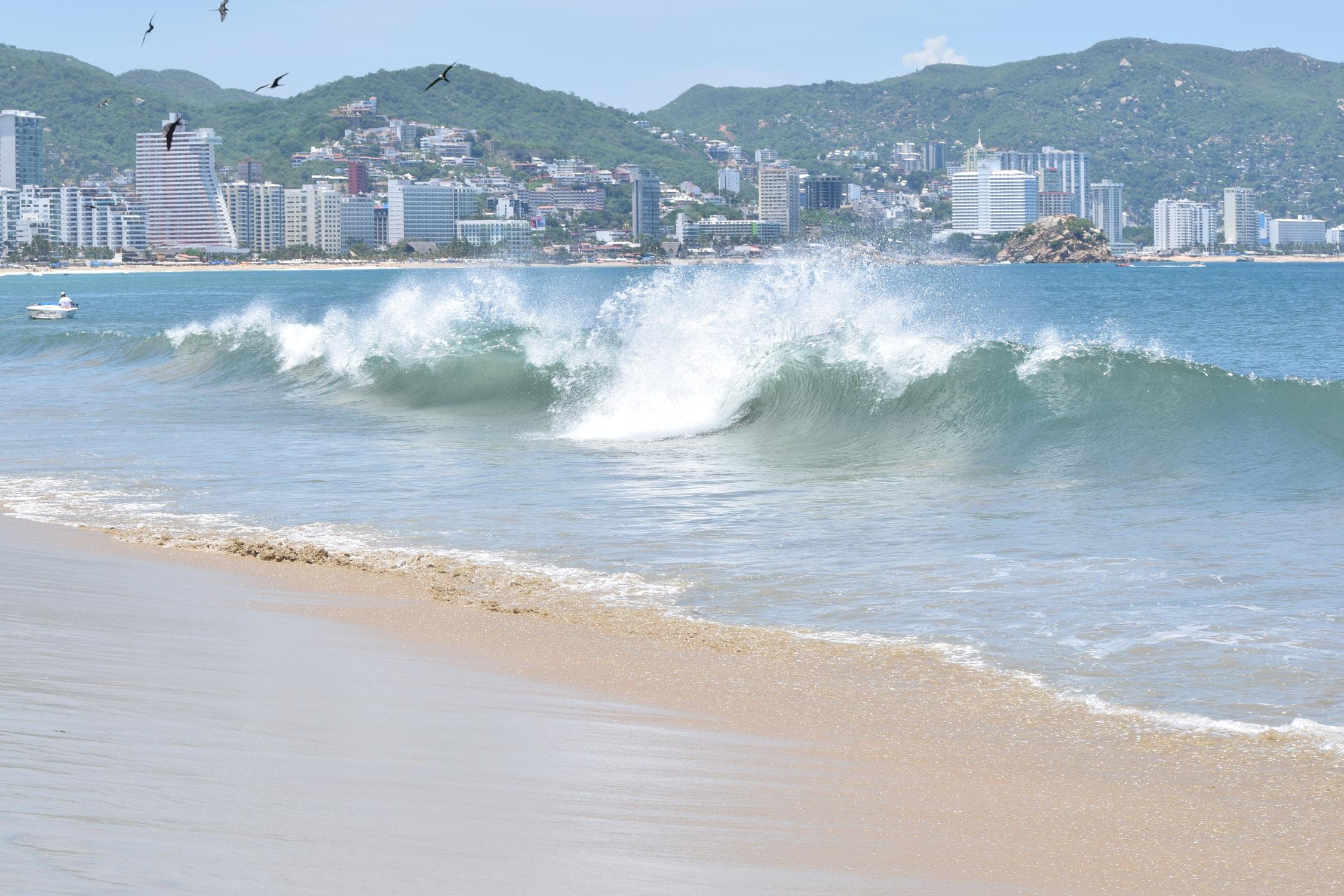 ALERTAN EN GUERRERO POR MAR DE FONDO