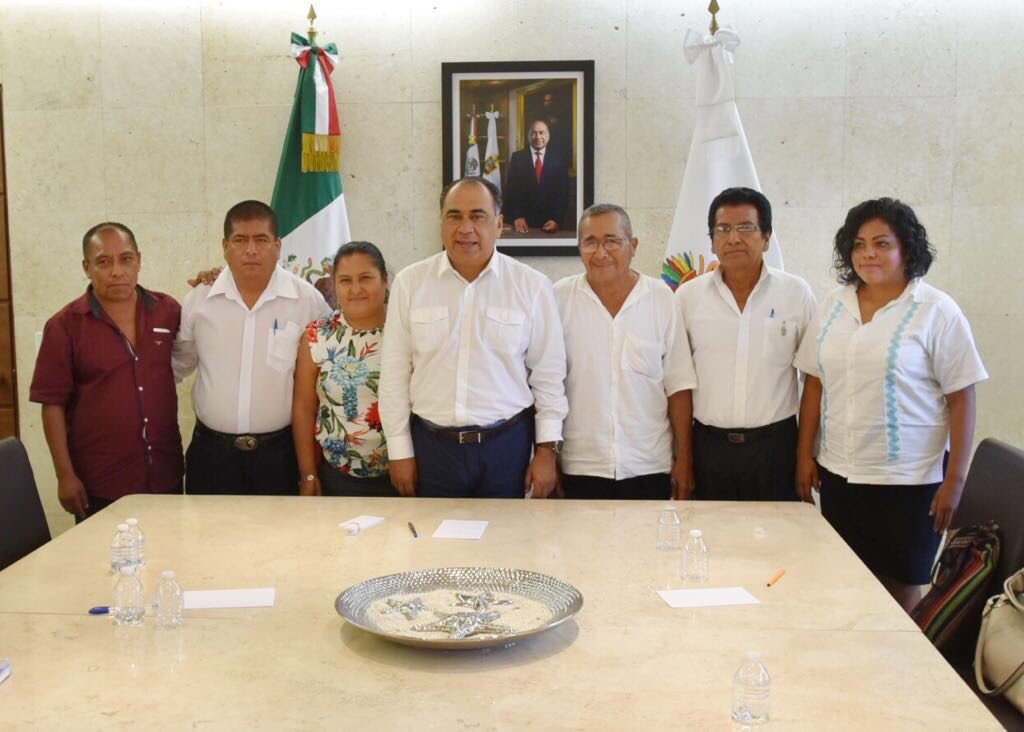 EL GOBERNADOR DE GUERRERO, SE REÚNE CON AUTORIDADES ELECTAS DEL NUEVO CONSEJO MUNICIPAL DE AYUTLA DE LOS LIBRES.