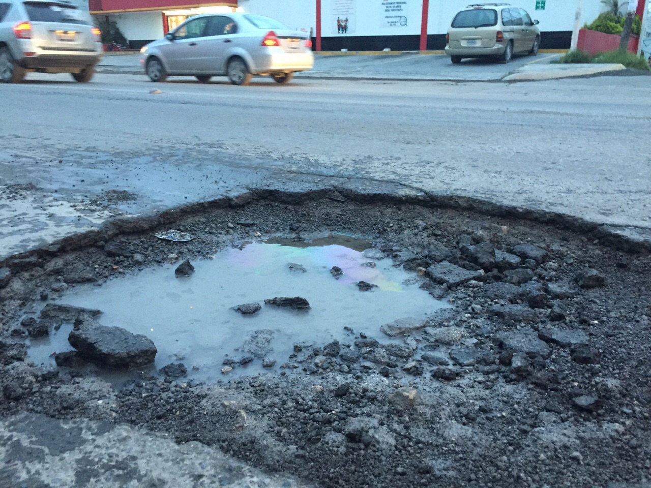 LOS BACHES Y ALCANTARILLAS ABIERTAS SE APODERAN DE ACAPULCO: CIUDADANOS