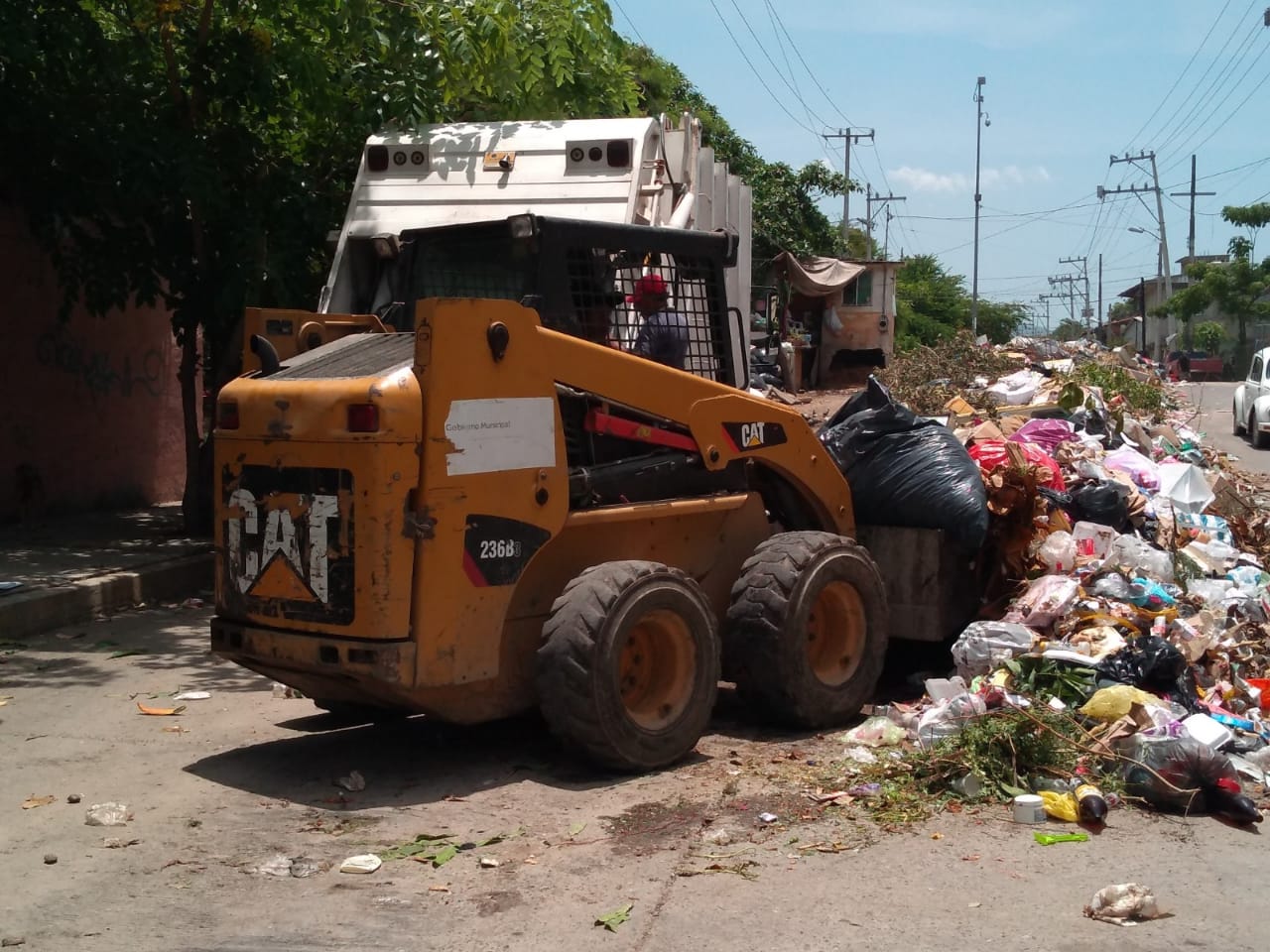 ATIENDEN BRIGADAS DE SERVICIOS PÚBLICOS DISTINTAS COLONIAS DEL PUERTO