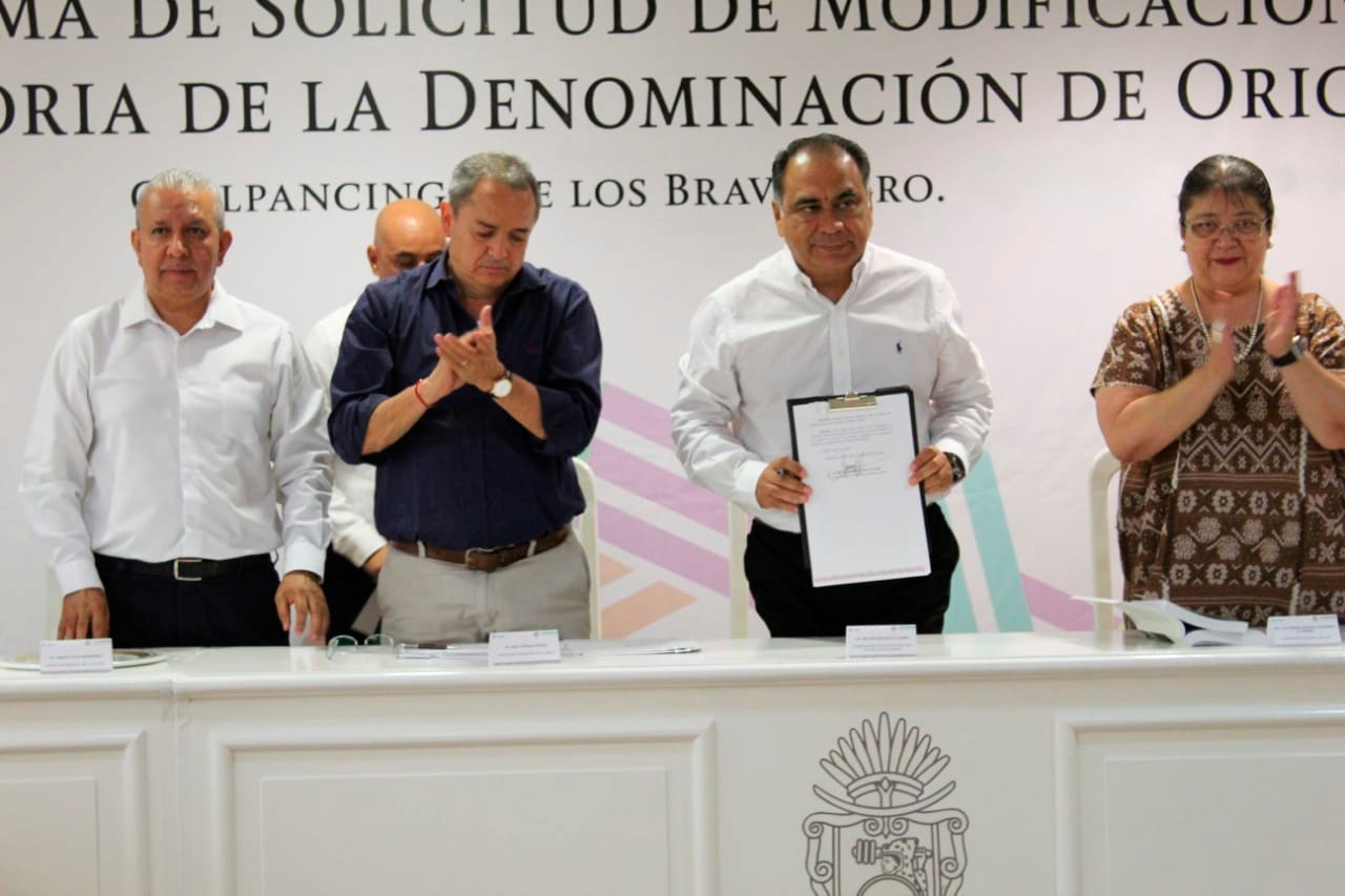 FIRMA EL GOBERNADOR SOLICITUD DE MODIFICACIÓN DE LA DECLARATORIA DE DENOMINACIÓN DE ORIGEN “OLINALÁ”