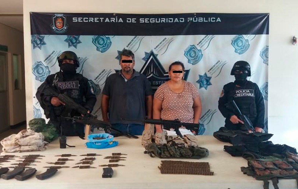 DETIENEN A PAREJA CON ARMAS DEL EJÉRCITO Y MARINA EN GUERRERO