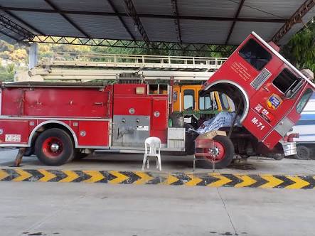 CAMIÓN DE BOMBEROS DE PETATLÁN EN MAL ESTADO