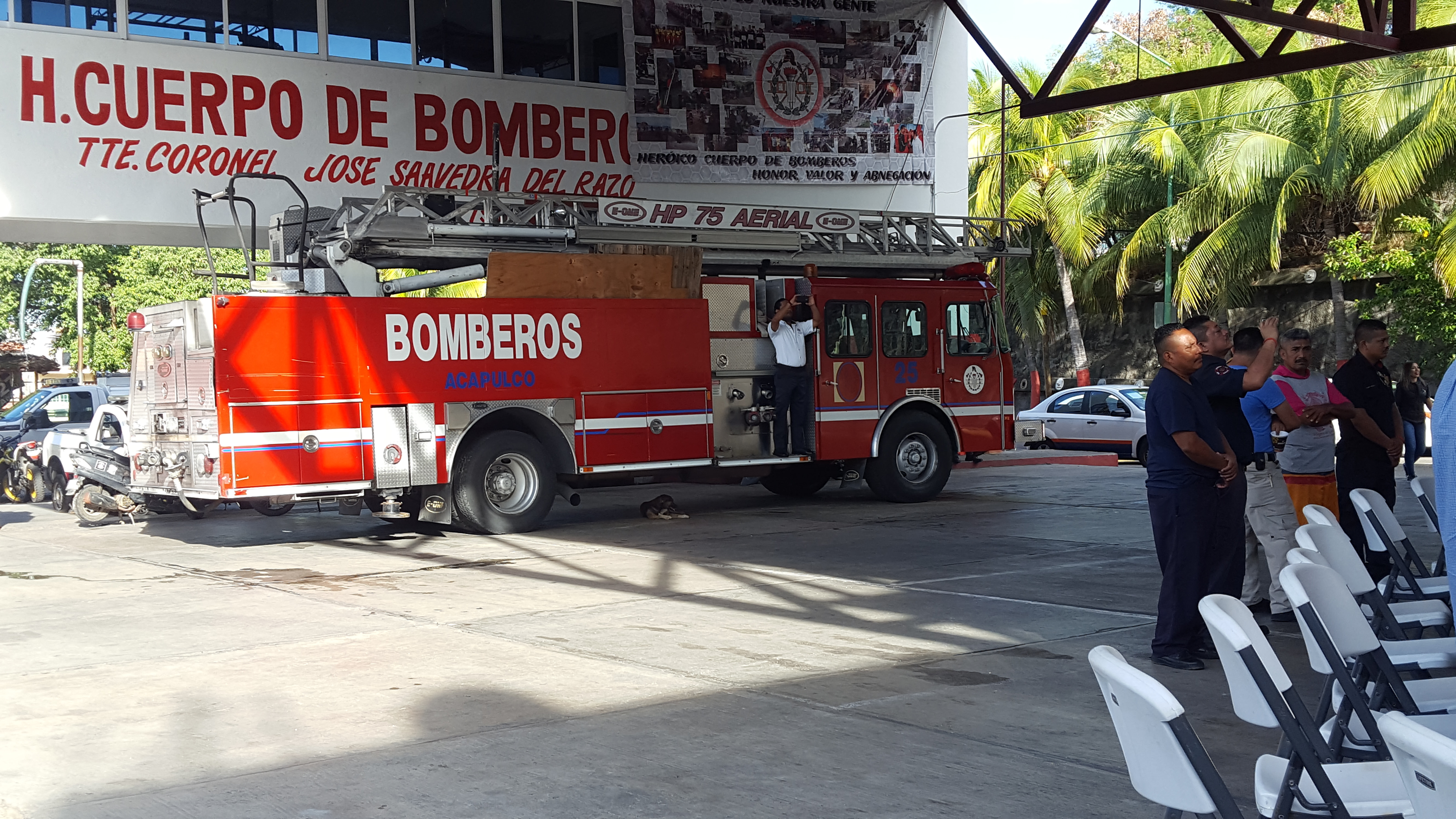 BOMBEROS DE ACAPULCO CON CARENCIAS PERO SIGUEN TRABAJANDO