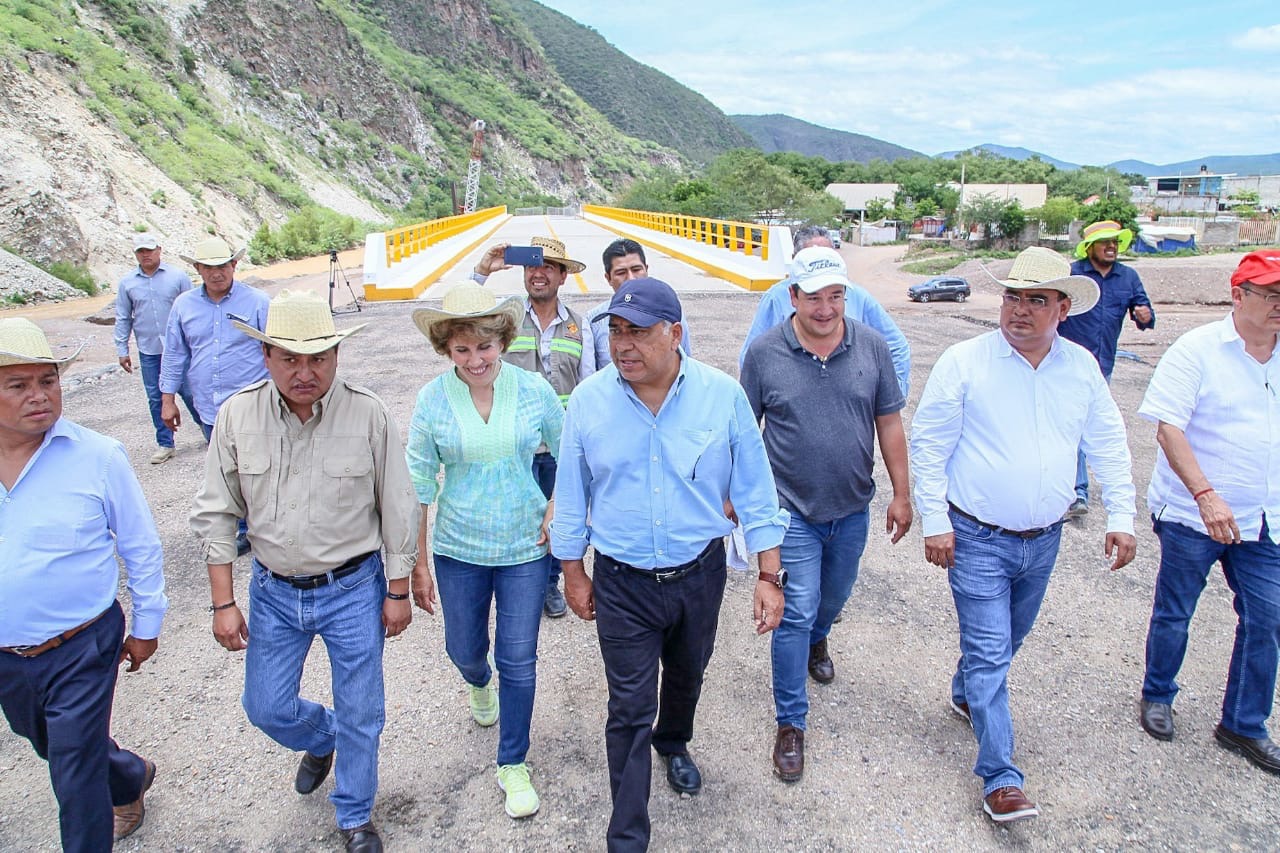 ASTUDILLO SUPERVISA TRABAJOS DE CONSTRUCCIÓN DEL LIBRAMIENTO DE TLAPA