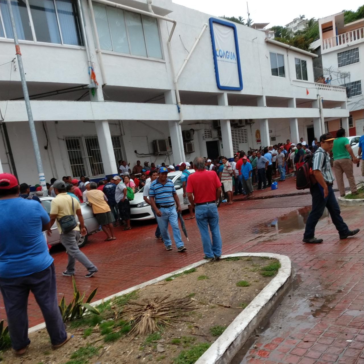 PARAN LABORES TRABAJADORES DE CAPAMA, EXIGEN PAGO DE JULIO