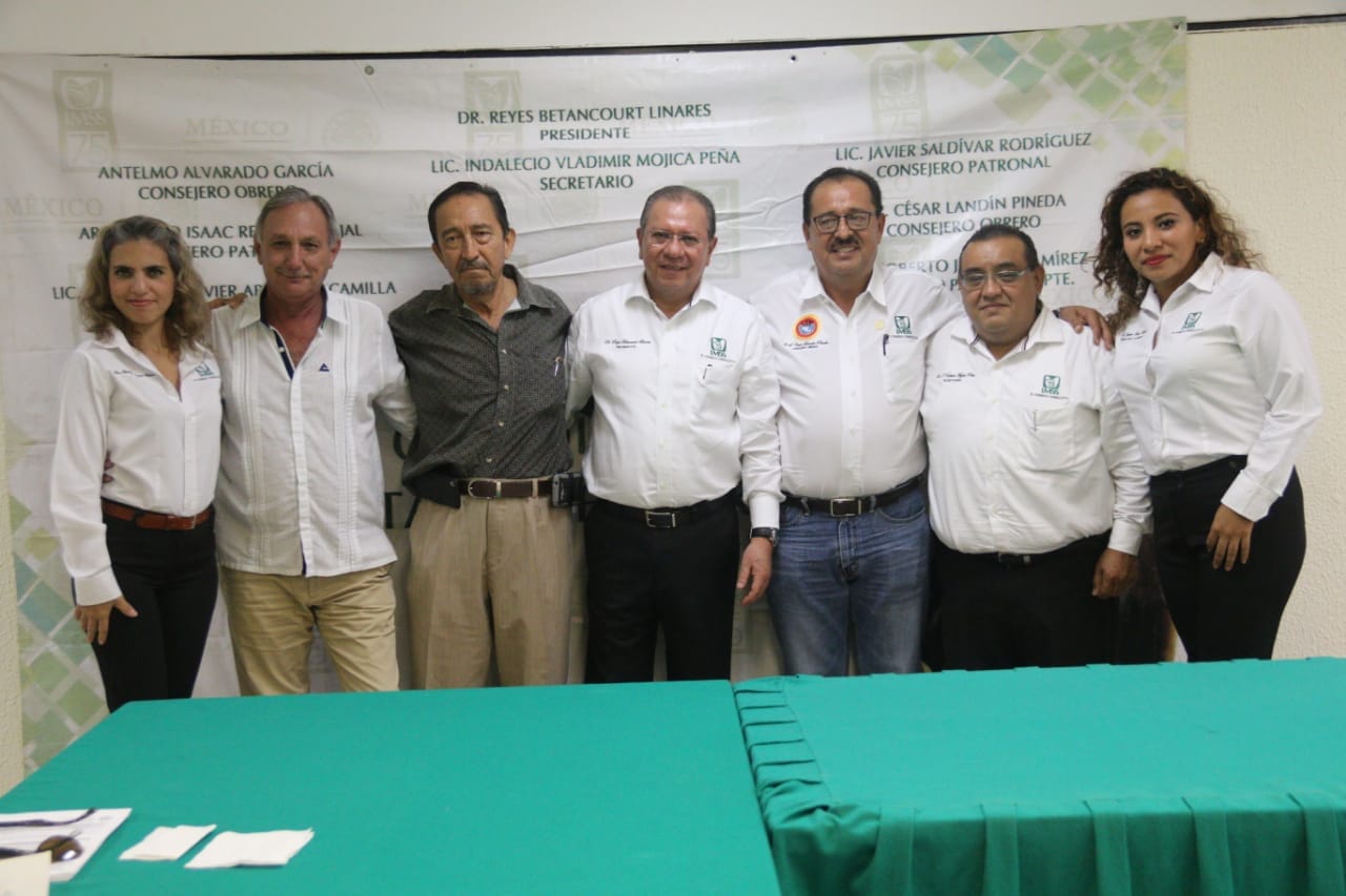 SESIONA CONSEJO CONSULTIVO DEL IMSS EN ZIHUATANEJO