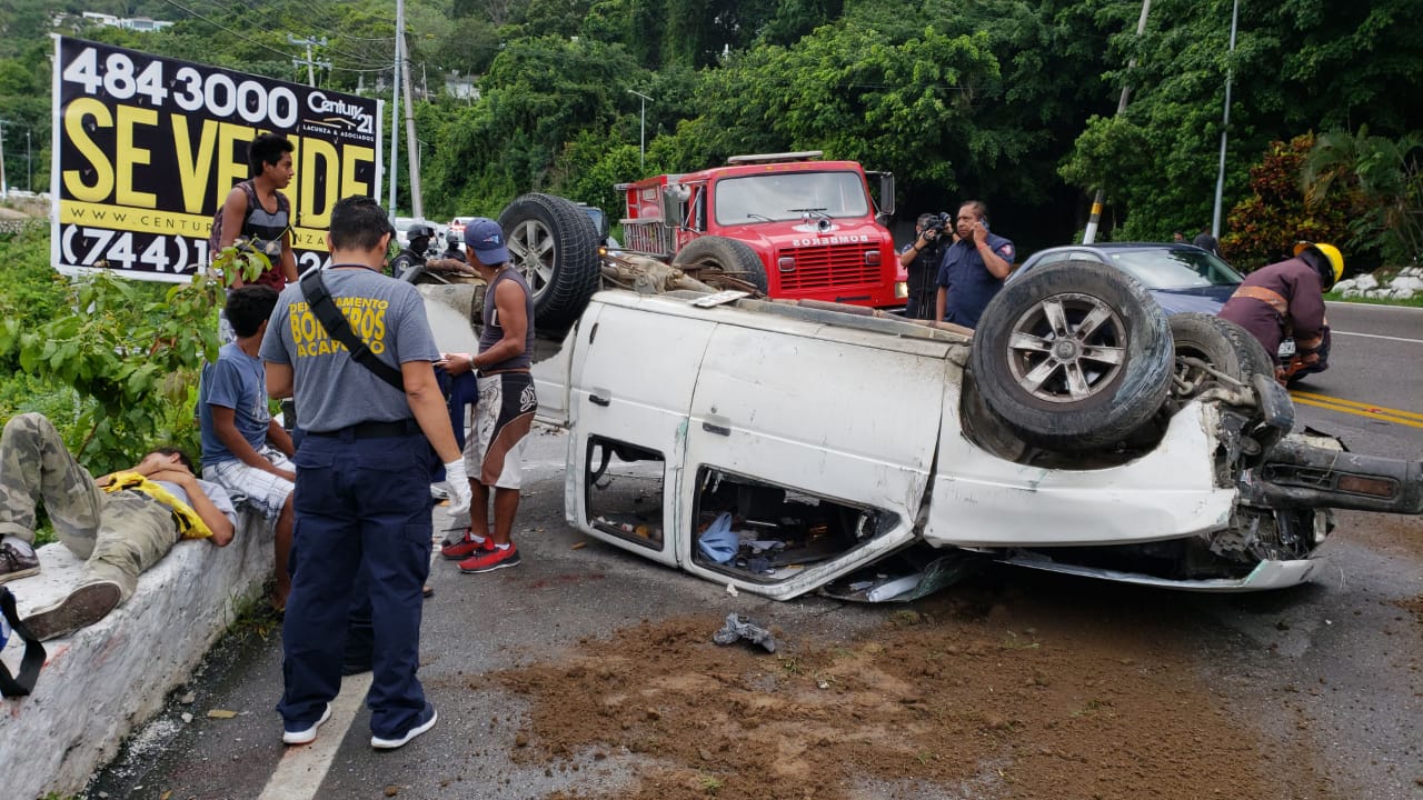 CUATRO LESIONADOS DEJA  ACCIDENTE EN ESCÉNICA DE ACAPULCO