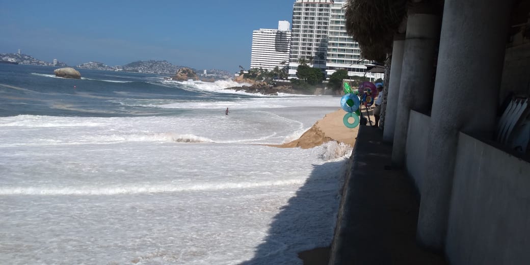 REFUERZAN HASTA CON 5 ELEMENTOS DE PC PLAYAS DE ACAPULCO POR  MAR DE FONDO  