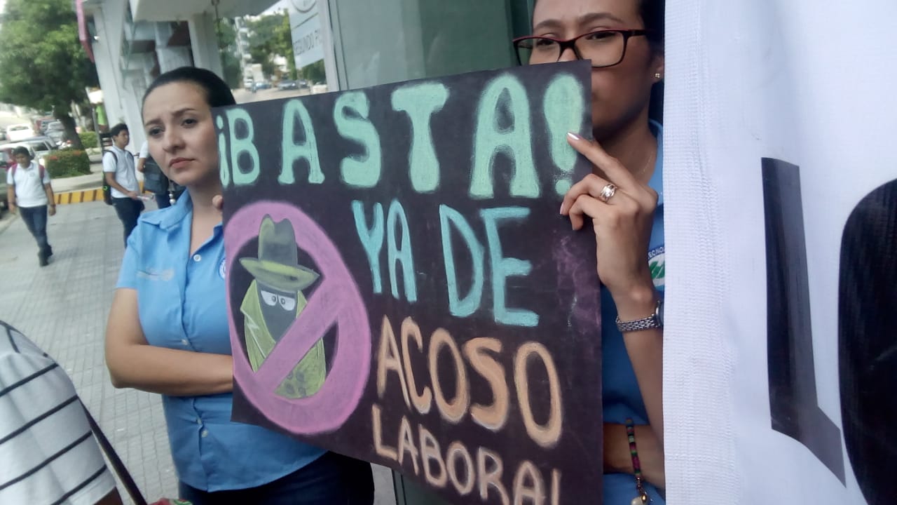 MAESTROS DE LA UNIVERSIDAD TECNOLÓGICA DE ACAPULCO PROTESTAN POR HOSTIGAMIENTO LABORAL 