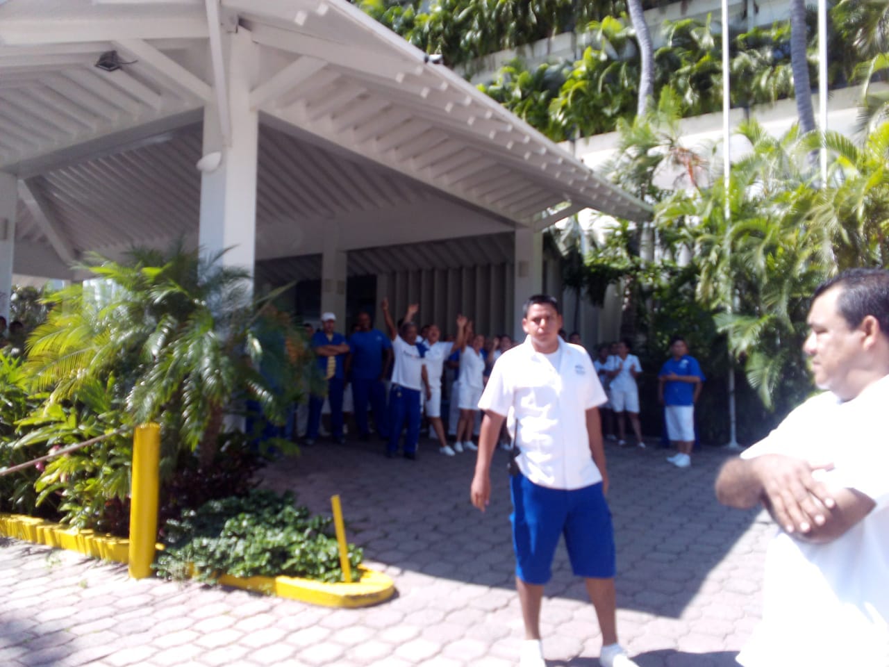 PARAN LABORES TRABAJADORES DEL HOTEL EL CANO