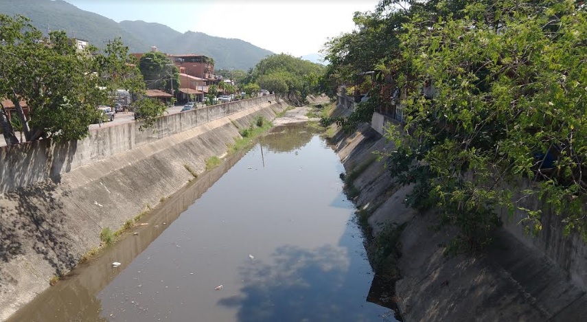 DENUNCIAN CONSTANTES DESCARGAS DE AGUAS NEGRAS EN CANAL DE LA BOQUITA 