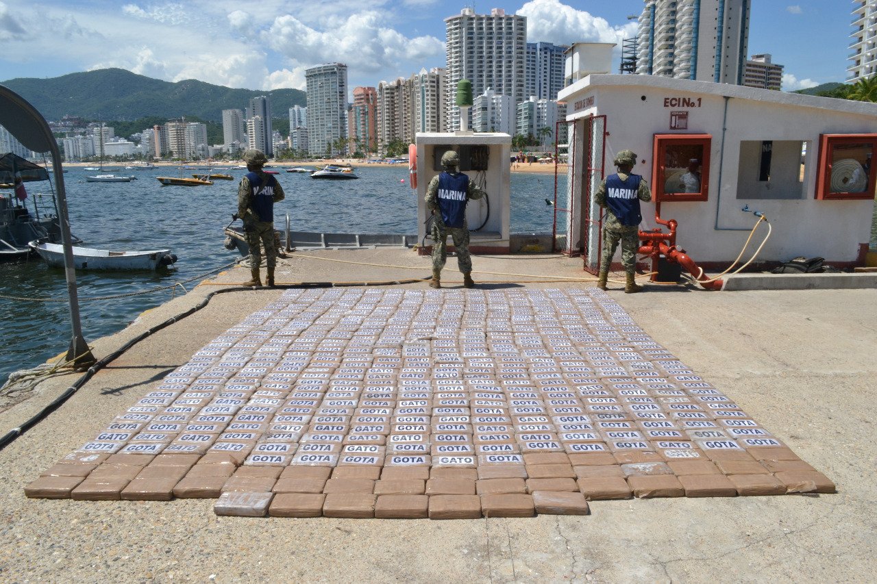 SEMAR ASEGURA MAS DE 700 KILOS DE COCAÍNA CERCA DE ACAPULCO