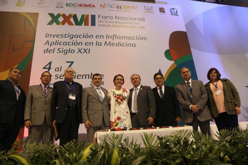 RECIBE IMSS GUERRERO INSIGNIA PARA ORGANIZAR XXVIII FORO DE INVESTIGACIÓN EN SALUD