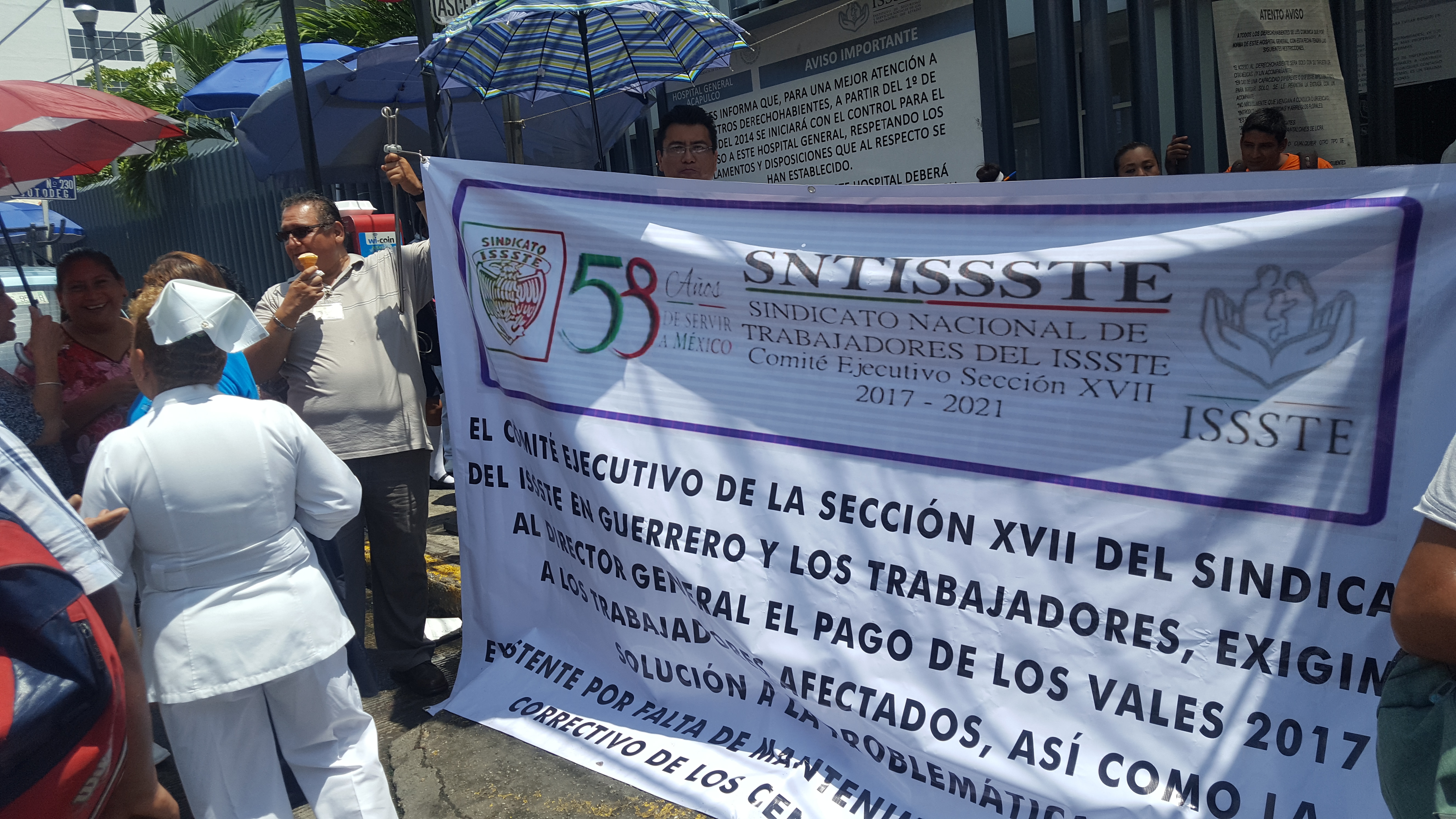 PROTESTAN TRABAJADORES DEL ISSSTE PARA EXIGIR CONDICIONES LABORALES 