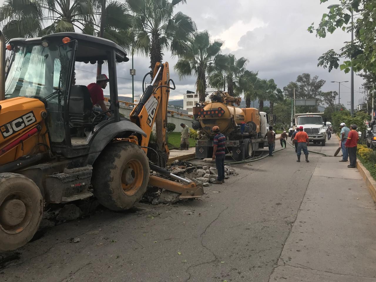 EN APOYO AL MUNICIPIO, REPARA GOBIERNO ESTATAL DRENAJE EN AVENIDA LÁZARO CÁRDENAS