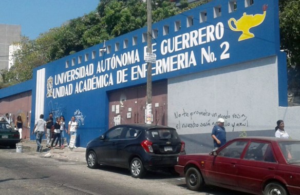 MAESTROS DE ENFERMERÍA PROTESTAN POR ABUSOS POR PARTE DEL DIRECTOR