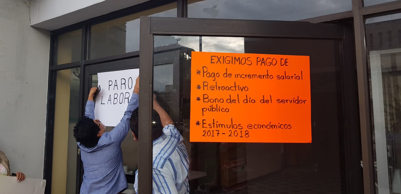 TRABAJADORES DE DERECHOS HUMANOS PARAN LABORES POR FALTA DE PAGOS