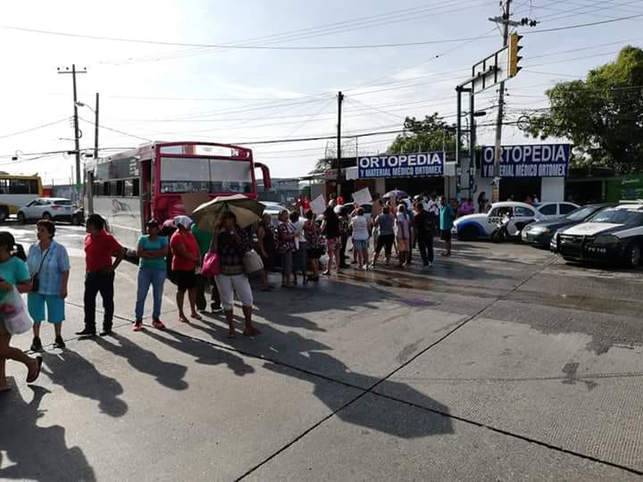 ACAPULQUEÑOS PROTESTAN POR FALTA DE AGUA