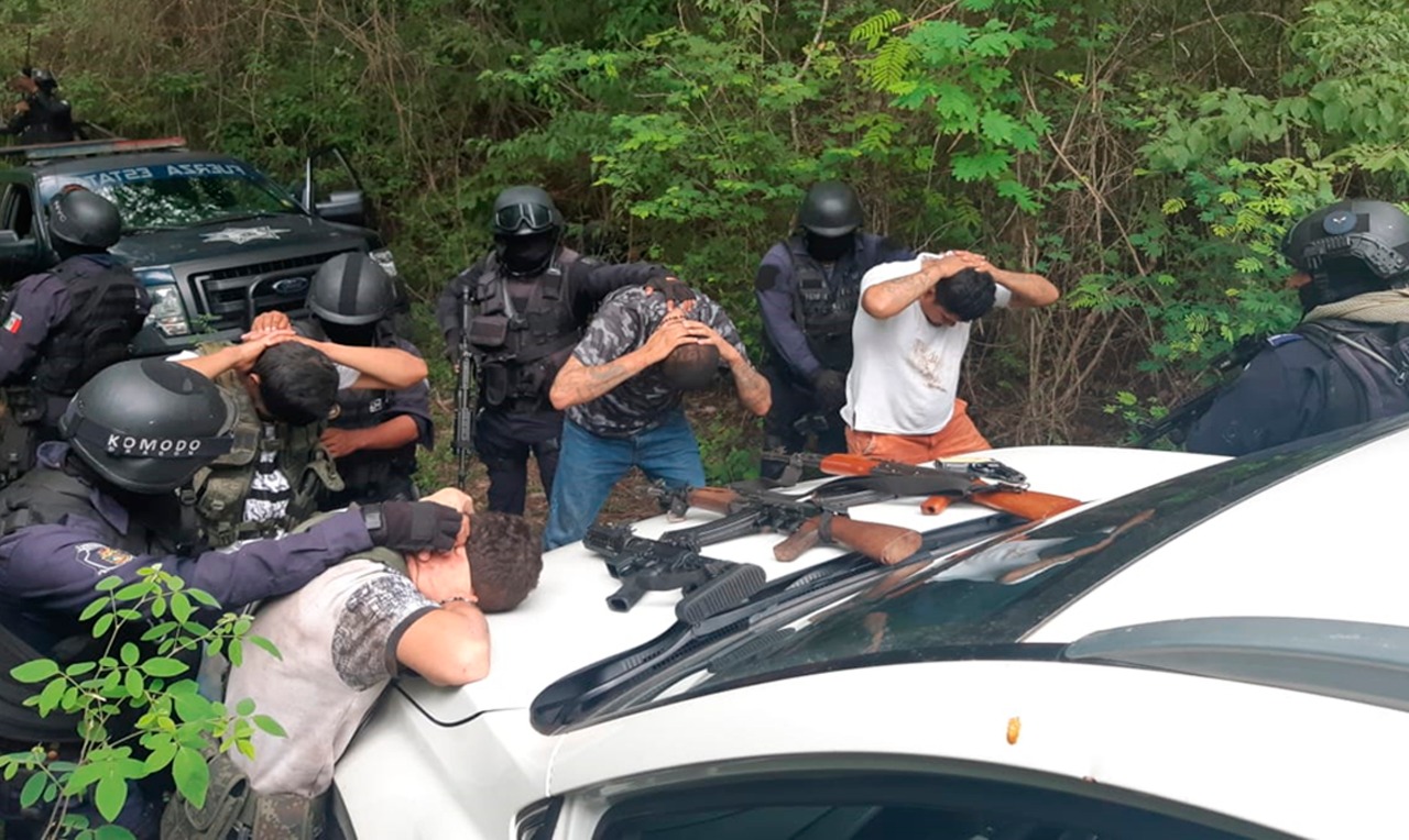 GRUPO “JAGUAR” ASEGURA EN PETATLÁN A 4 HOMBRES CON ARMAS DE USO EXCLUSIVO DE LAS FUERZAS ARMADAS