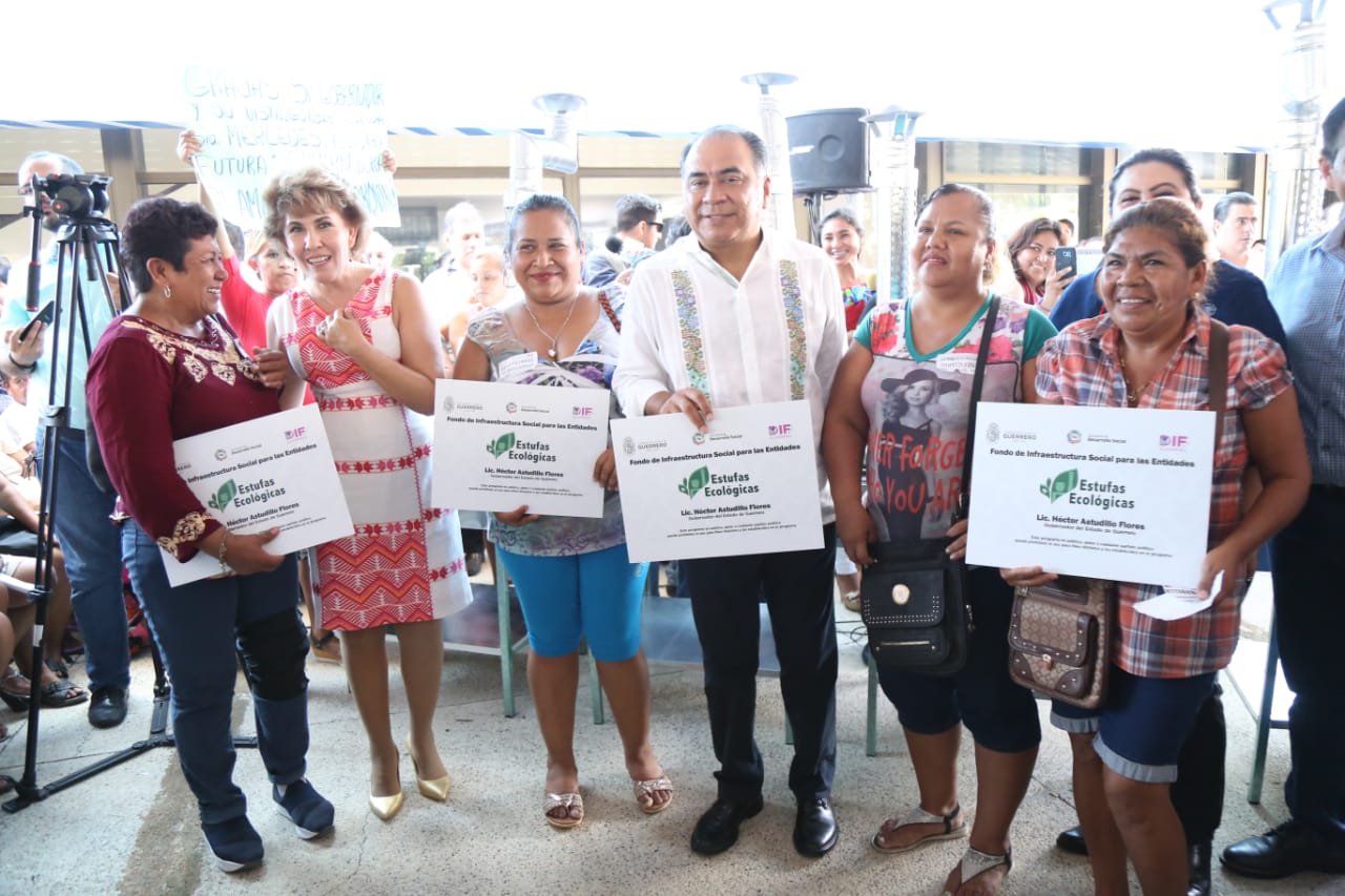 ENTREGA ASTUDILLO APOYOS DE UN CUARTO MÁS Y ESTUFAS ECOLÓGICAS A MIL 800 FAMILIAS DE ACAPULCO