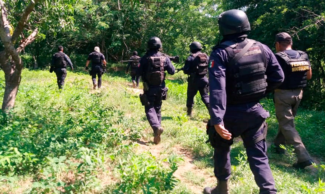 POLICÍA ESTATAL, GRUPO “JAGUAR” ASEGURÓ VEHÍCULO ROBADO EN TECPAN