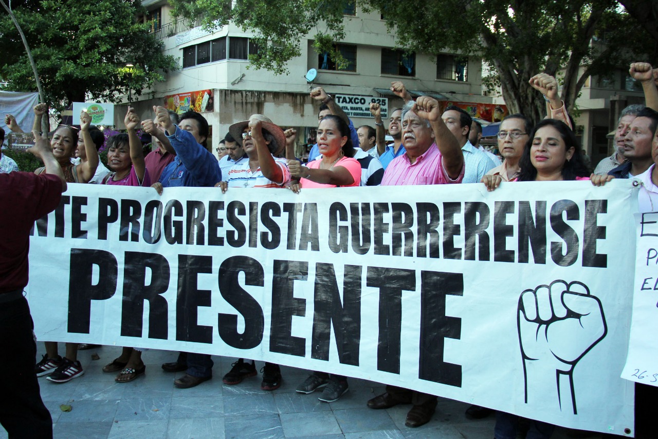 ORGANIZACIONES SOCIALES PROTESTAN EN ZÓCALO EN MEMORIA DE LOS 43 NORMALISTAS DESAPARECIDOS 