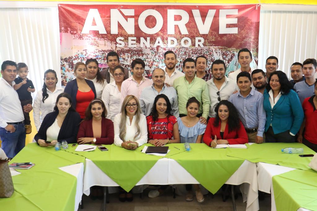 SOSTIENE AÑORVE ENCUENTRO CON ESTUDIANTES Y EMPRESARIOS DE ZONA CENTRO