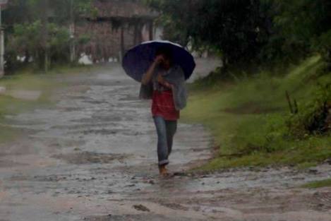 REPORTAN 16 VIVIENDAS INUNDADAS EN TIXTLA POR DESBORDAMIENTO DE ARROYOS