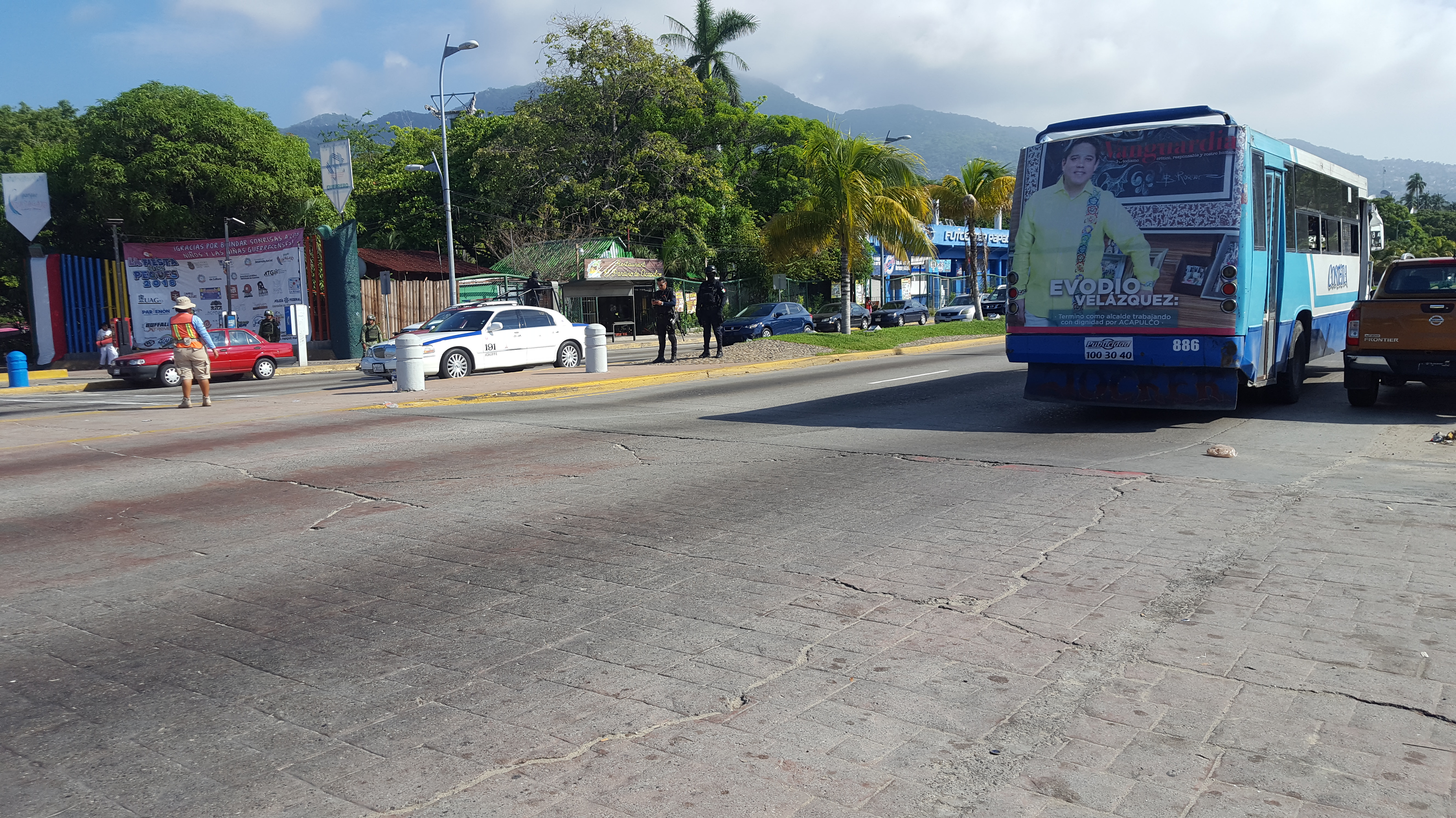 TRANSPORTISTAS BLOQUEARON COSTERA POR INSEGURIDAD