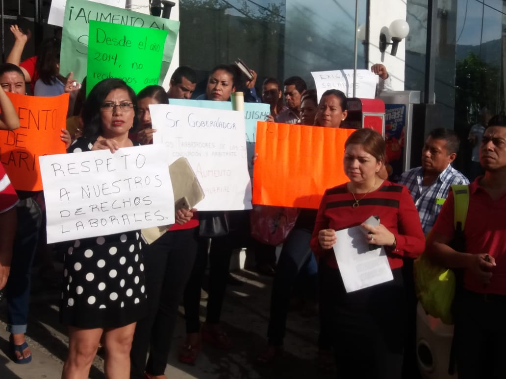 POR FALTA DE AUMENTO SALARIAL PROTESTAN  TRABAJADORES DE CONCILIACIÓN Y ARBITRAJE 