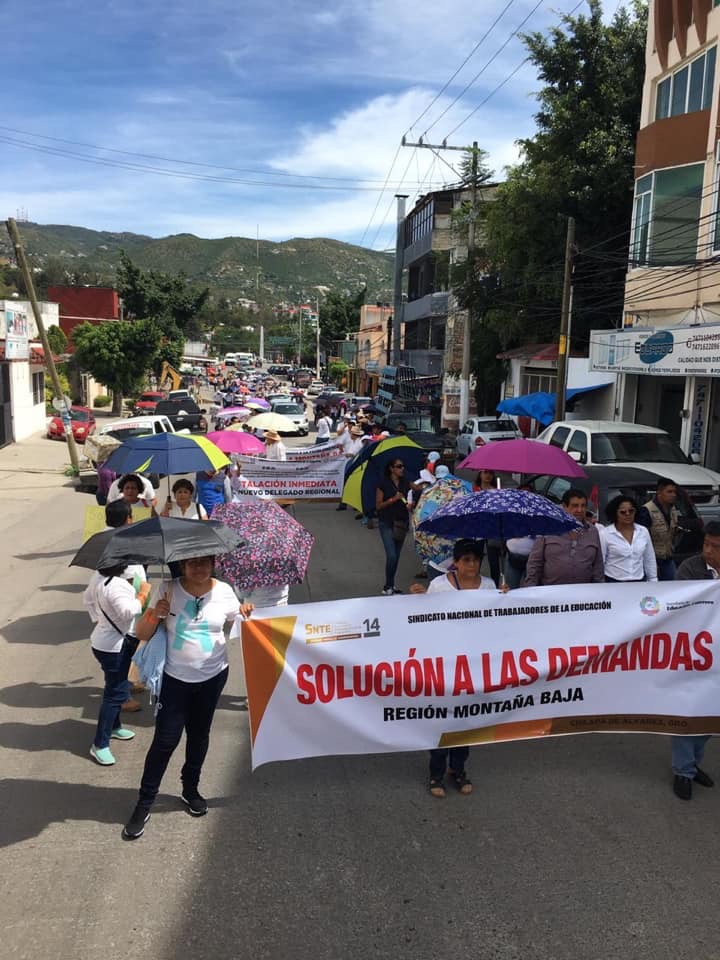 EXIGE EL SNTE DESTITUCIÓN DEL SECRETARIO DE EDUCACIÓN, MARCHAN EN CHILPANCINGO