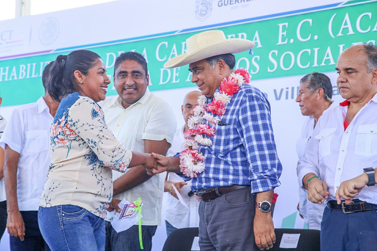 ASTUDILLO ENTREGA HOSPITAL EN SAN MARCOS Y CARRETERAS EN CRUZ GRANDE