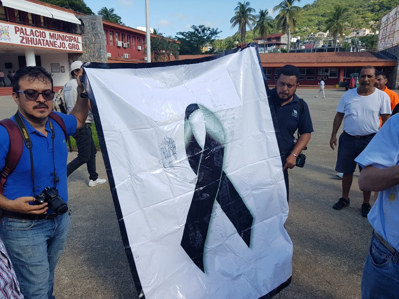 COMUNICADORES DE ZIHUATANEJO CONDENAN MUERTE DE GABRIEL SORIANO